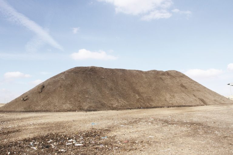 קומפוסט המיוצר ממחזור פסולת אורגנית באתר דודאים קרדיט עינת מולכו