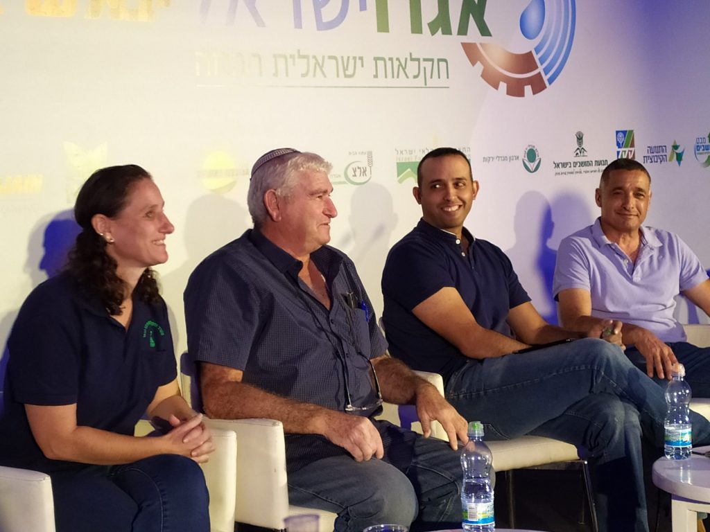 פאנל נשירים הדוברים בפאנל חידושים בענף מטעי נשירים – ירון בלחסן, עידו בן דור, שמעון אנטמן וד"ר ענת זיסוביץ'