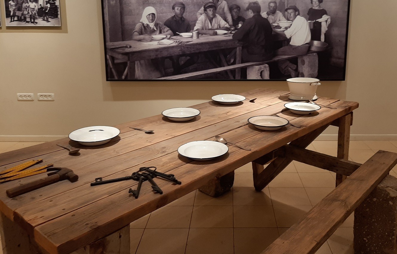 צילום חדר אוכל ושחזור מדויק של השולחן