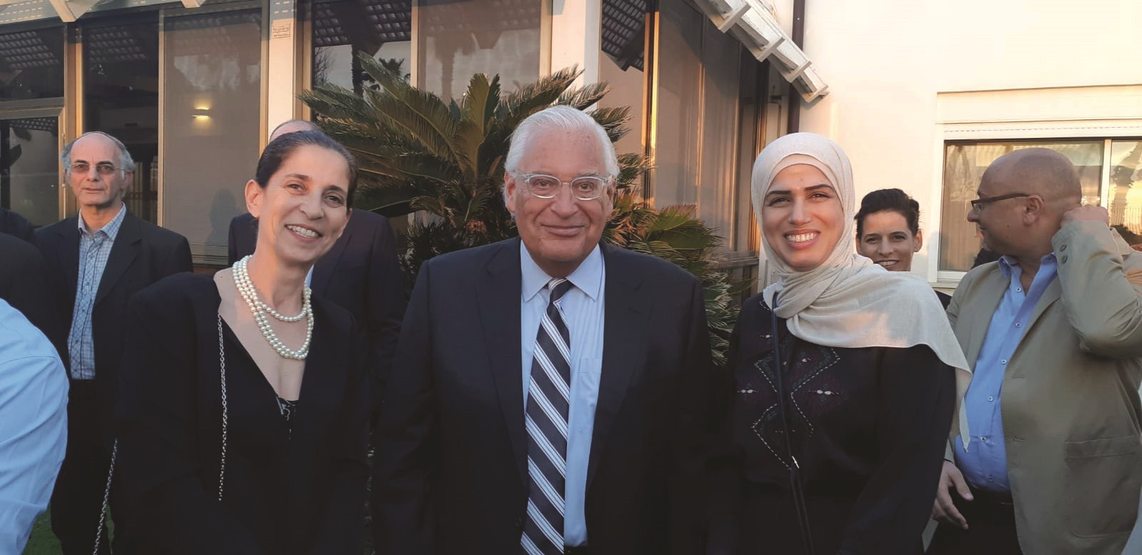 שגריר ארהב דיוויד פרידמן עם נשות ליגת הידידות לתרבות וספורט