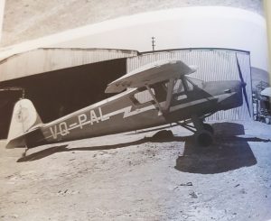 מטוס פולני על רקע ההנגאר באשדות יעקב