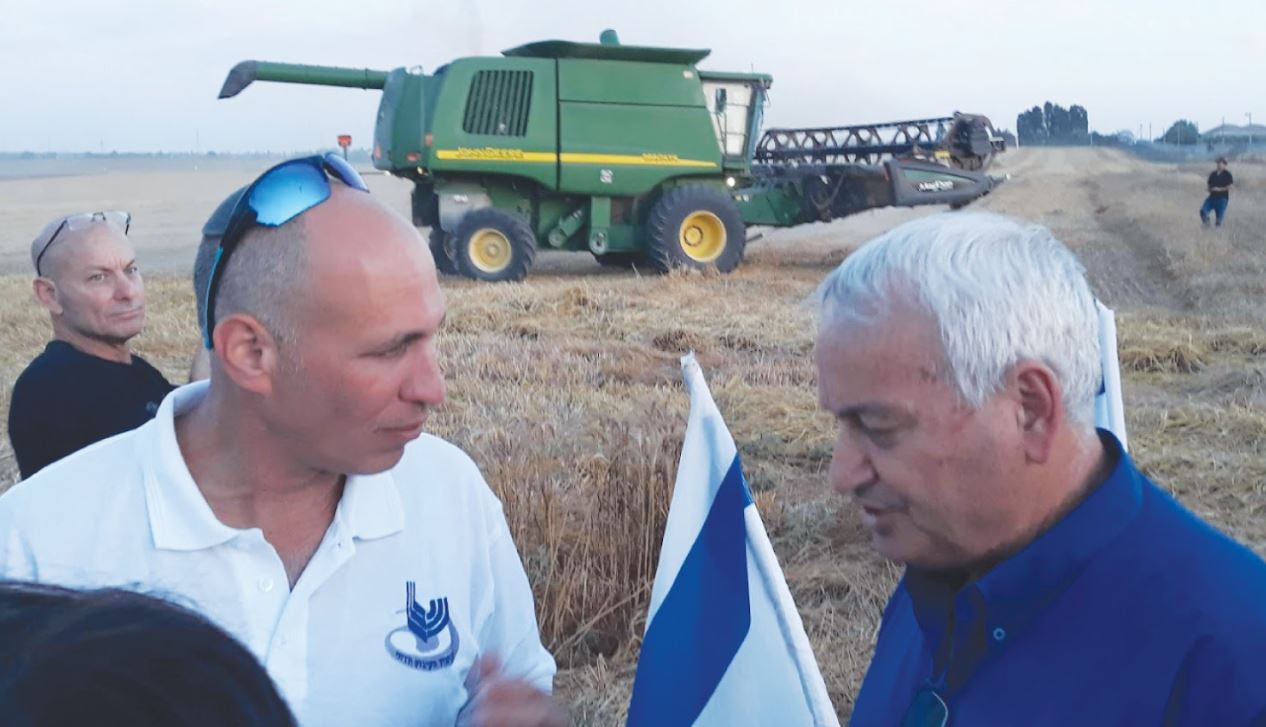 אמיתי עם שר החקלאות היוצא אלון שוסטר