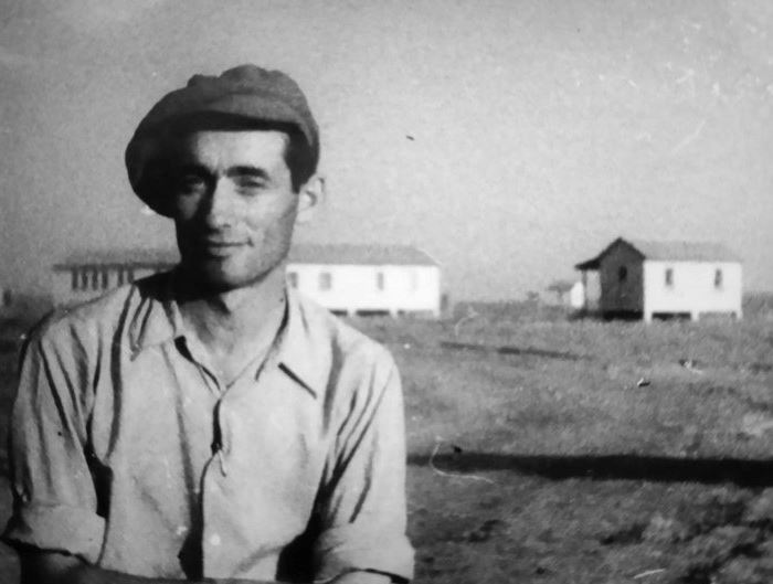נחום גנץ מדריך במושבי הנגב בשנות החמישים