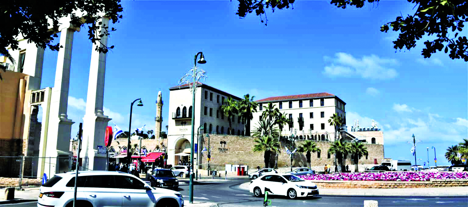 כיכר השעון של יפו עם הקישלה הסרייה והמגדל שעון צילום דני בר Copy