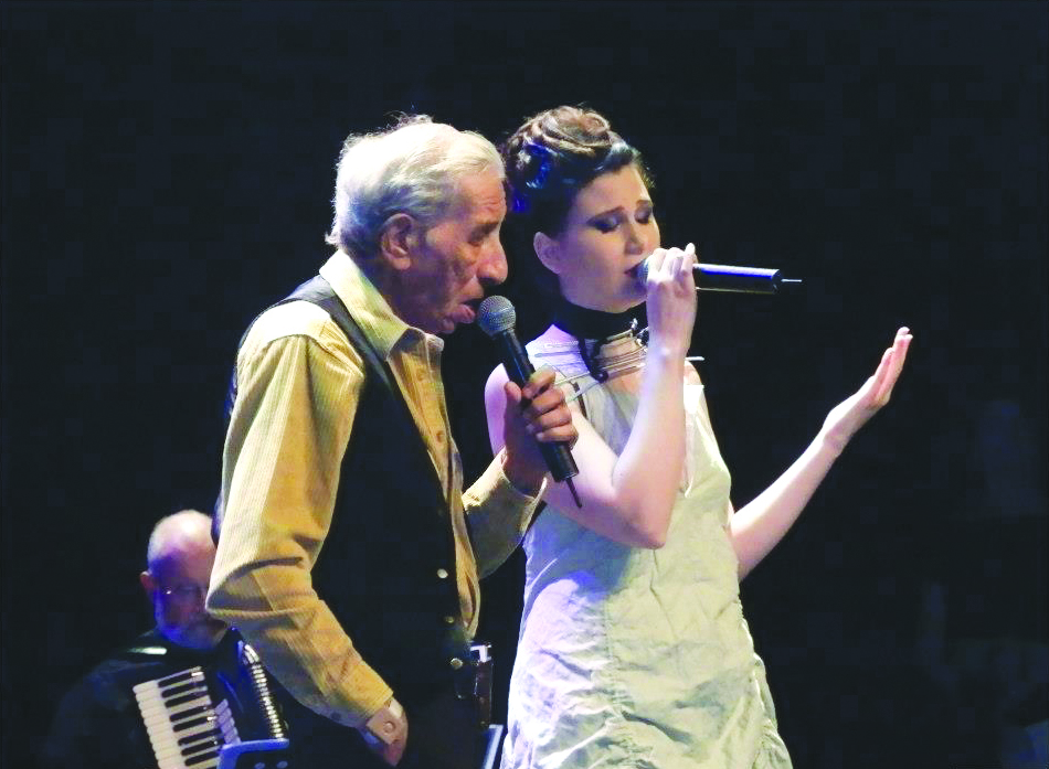 רוני גנוסר שרה עם נחום היימן זל