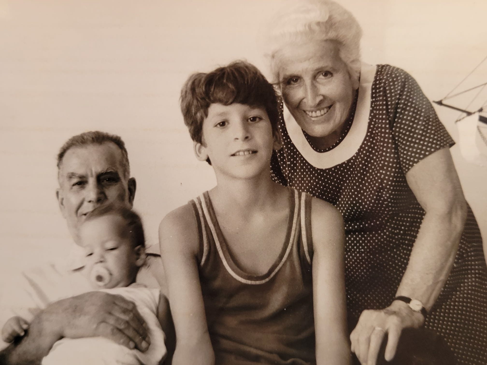 אני עם סבא וסבתא