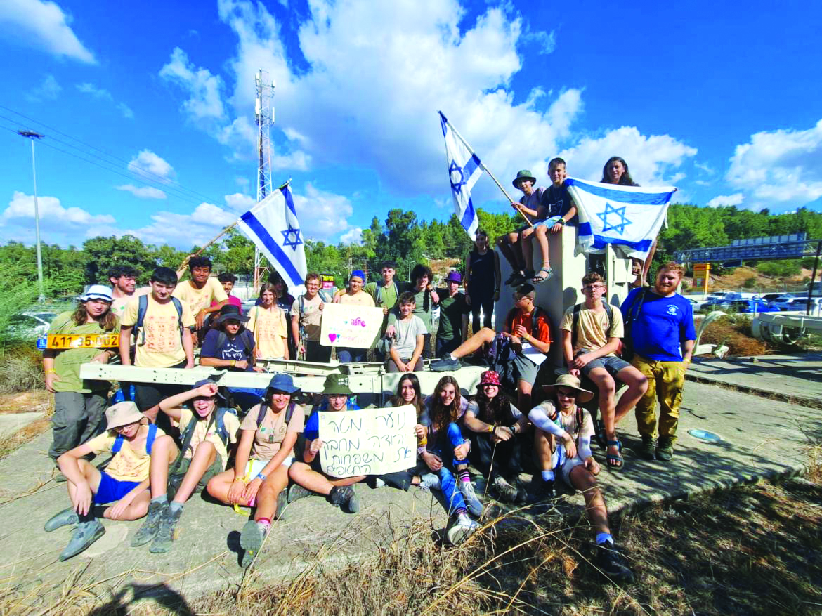 נוער מטה יהודה מתגייס לסייע באירוח צעדת משפחות החטופים