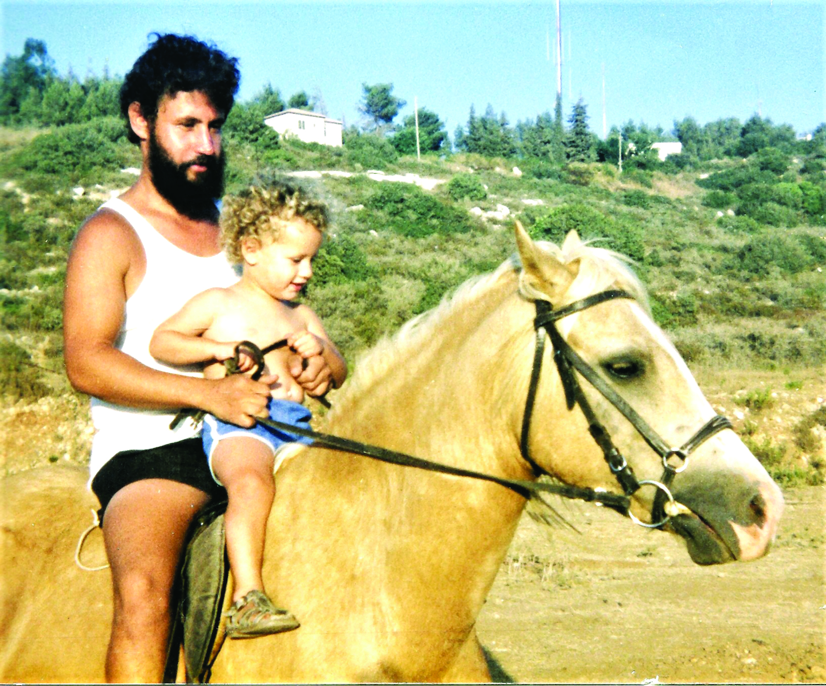 עם רגב על גבה של הוולשית סבינה 1986