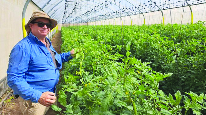 איתי סטוליאר באחת המנהרות העבירות שלו