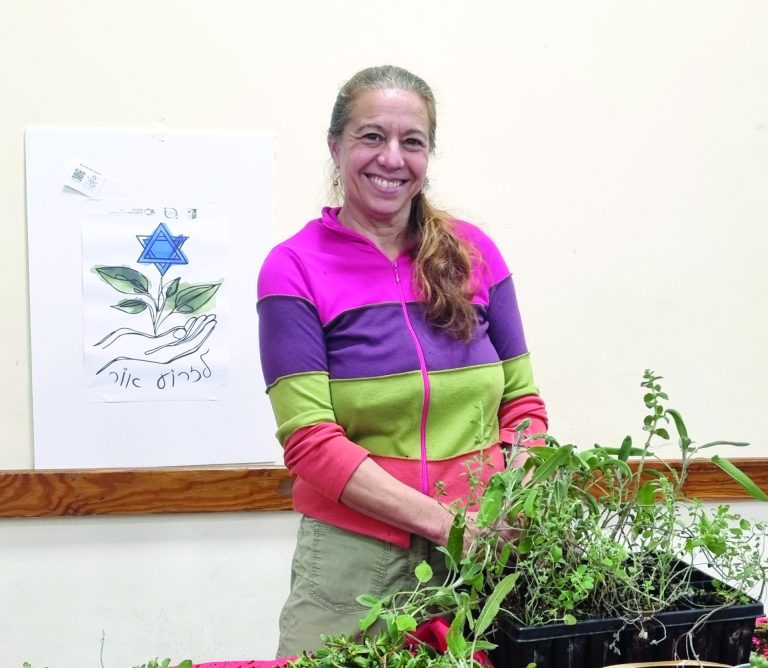 הדס למדני בפעילות קהילתית של לזרוע אור בטו בשבט