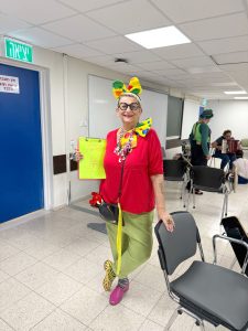 אווה סמואלוב ממושב מישר כליצנית רפואית לשמח ולהבריא חולים צילום מאלבום משפחתי
