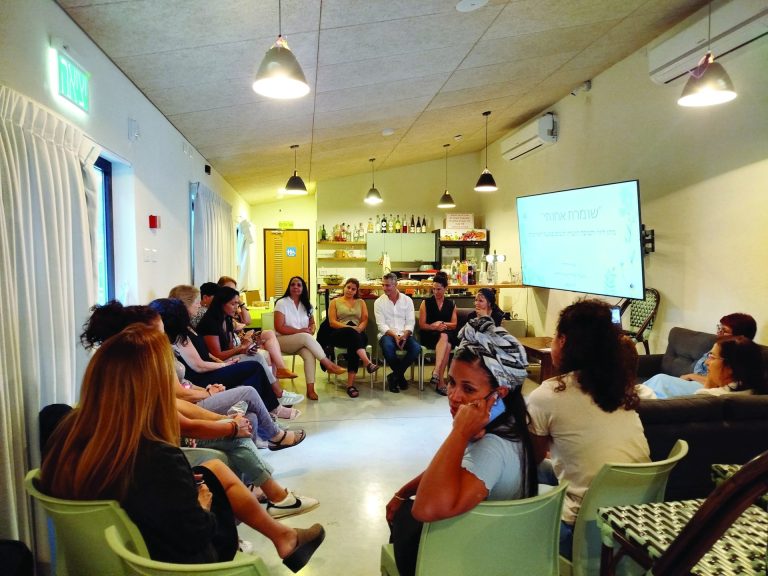 לימוד והעמקה בצרכי האישה מתנדבות שומרת אחותי באדיבות המועצה