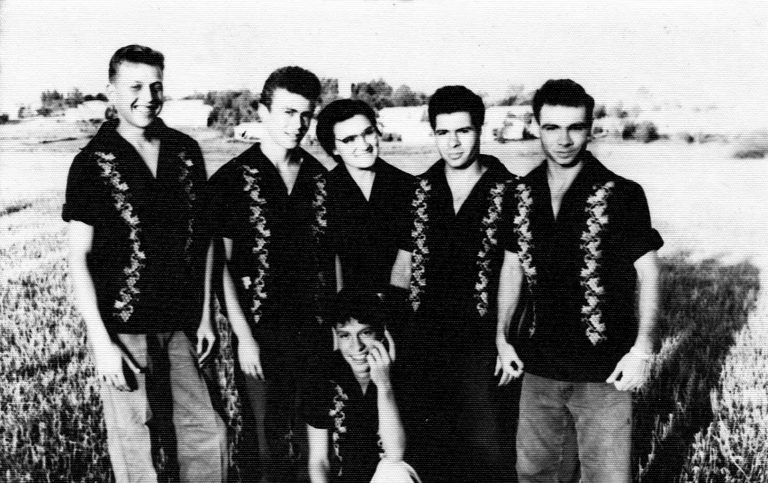 תמונה 1 קבלה לחברות בניר עם 1959. מילוא ראשון משמאל