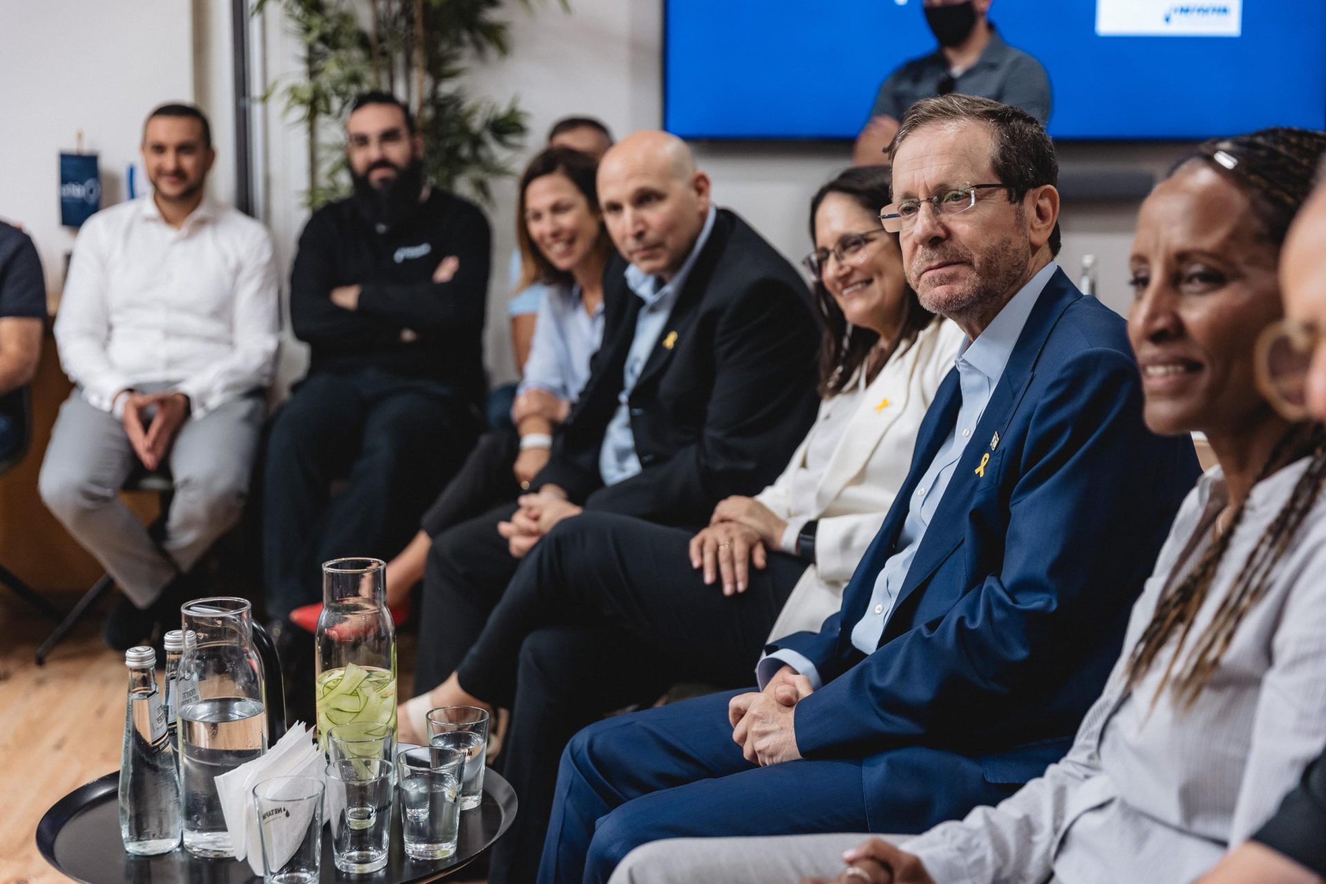 הנשיא הרצוג במפגש עם עובדי נטפים והנהלת החברה צילום דניאל כהן 1