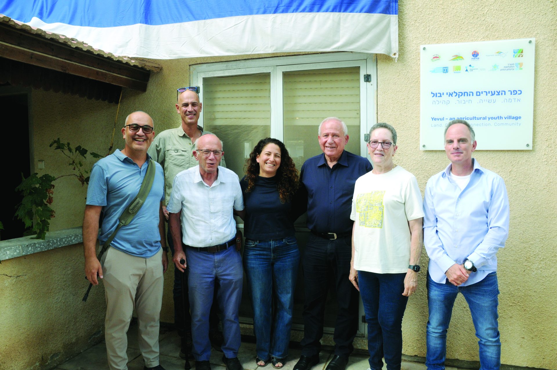 השר דיכטר עם השותפים להקמת הפרויקט