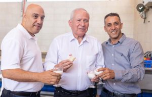 יוני דמרי שר החקלאות אבי דיכטר ומנכל משרד החקלאות אורן לביא