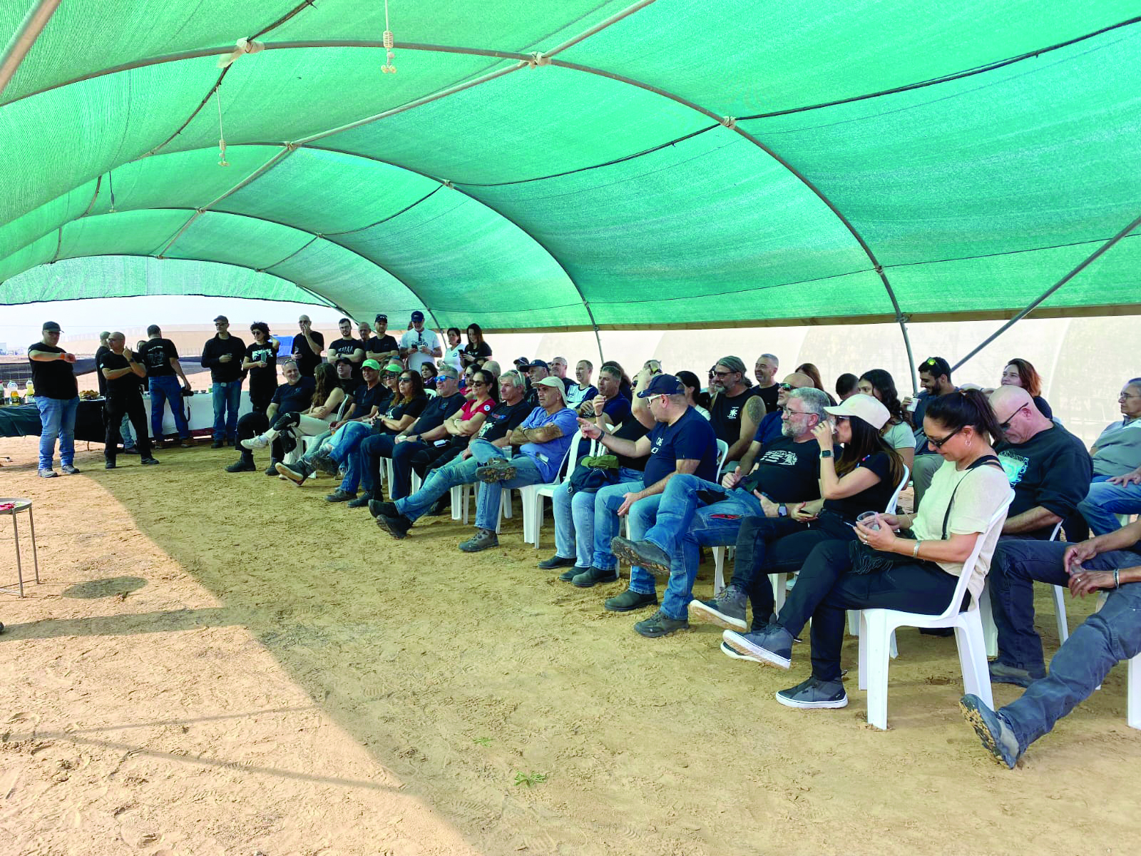 מרכז המבקרים ללימוד והדגמה על גידולי הפלפל חריף במשקו של יאיר דינר במושב פריגן צילום מאלבום משפחתי