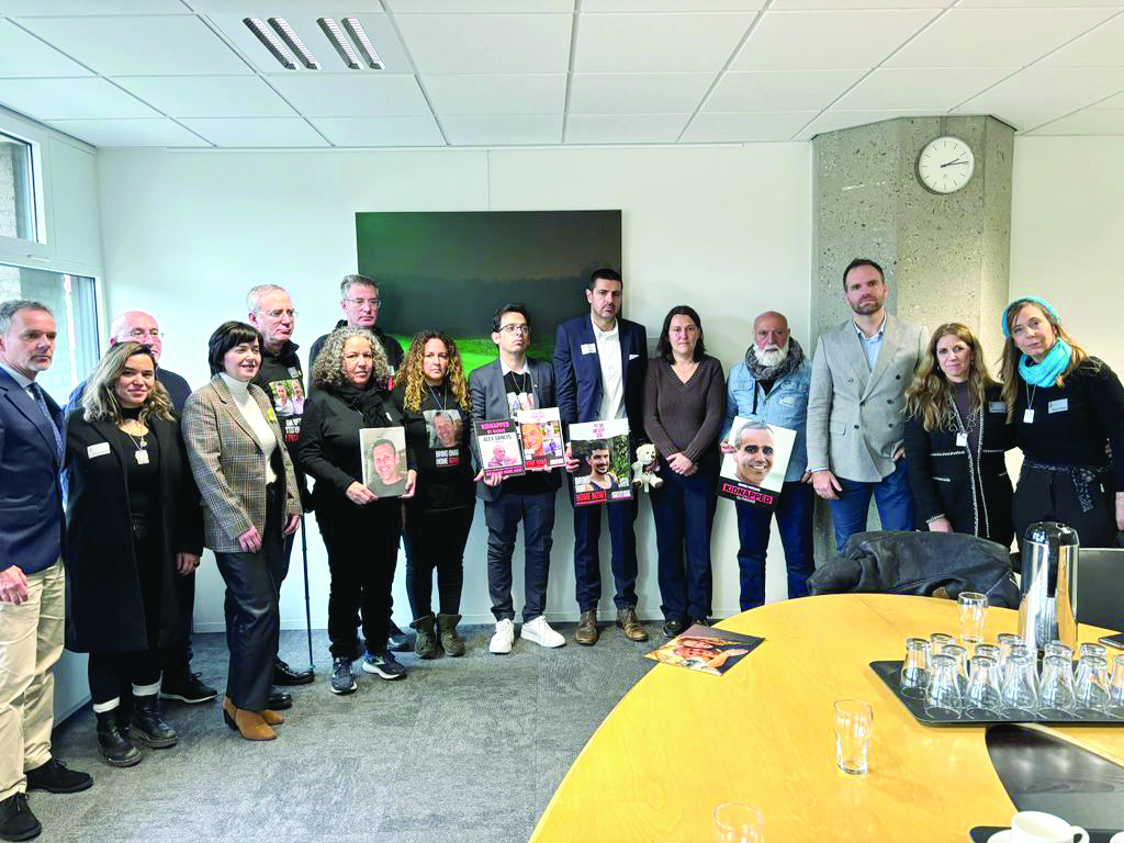 דר בלהה פריינטה מטפלת ומלווה משפחות חטופים במשלחת בהאג הולנד . צילום מאלבום משפחתי