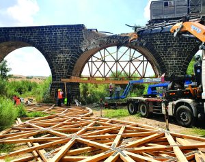 העבודה על שיקום הגשר. צילום מיכאל כהן 2018