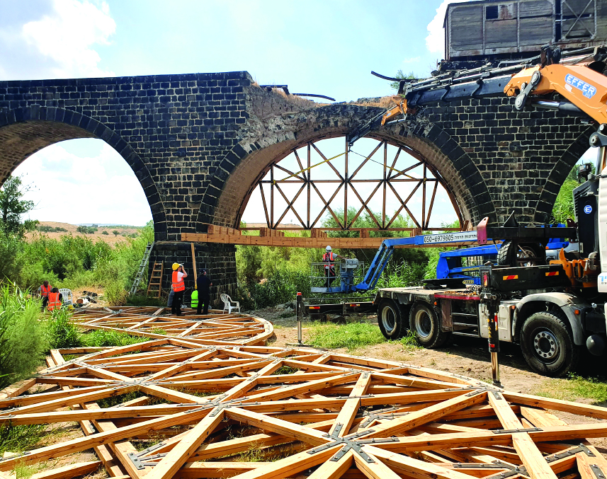 העבודה על שיקום הגשר. צילום מיכאל כהן 2018