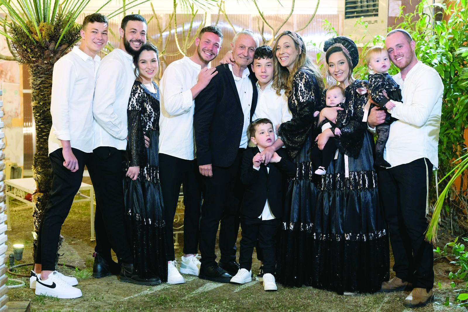 משפחת פרינטה ממושב בני ראם בחגיגה משפחתית. צילום מאלבום משפחתי