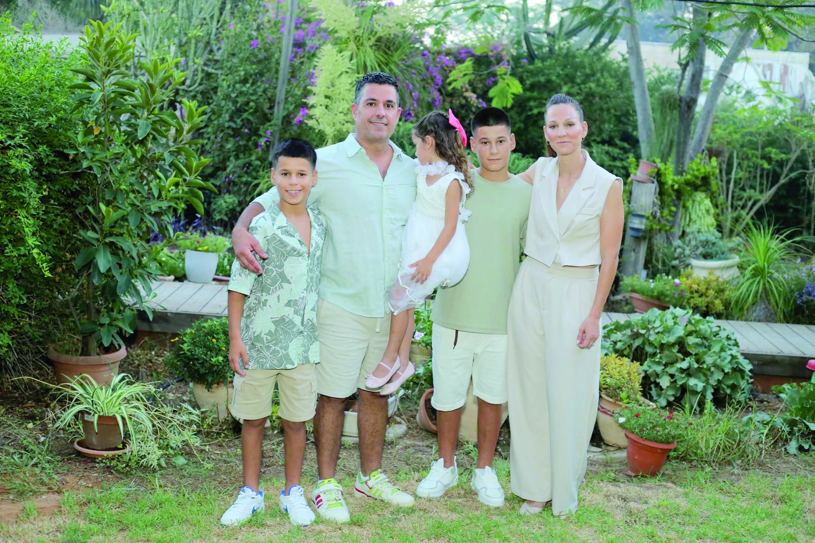 עדי עם עוזי בעלה ושלושת ילדיהם. אלבום פרטי