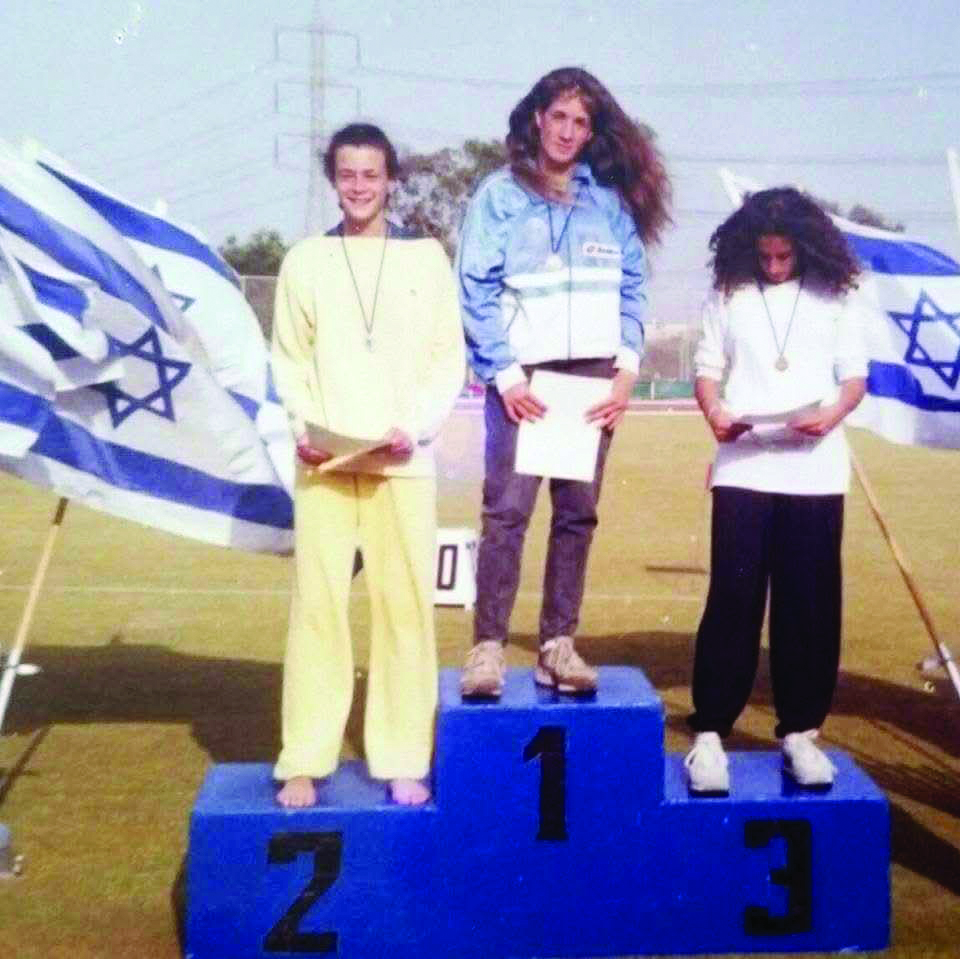 ענבר בזק בגיל 16 אלופת המכביה 1989