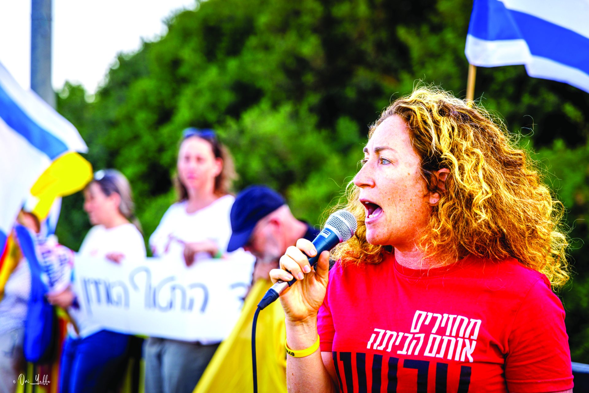 ענבר בזק בהפגנה בצומת גומא להחזרת החטופים מעזה במאי 2025 צילום בן שושנה