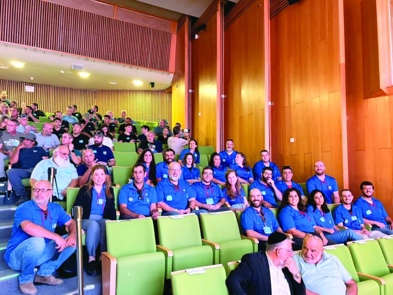 בני המושבים בכנס החירום למען ענף החלב הישראלי