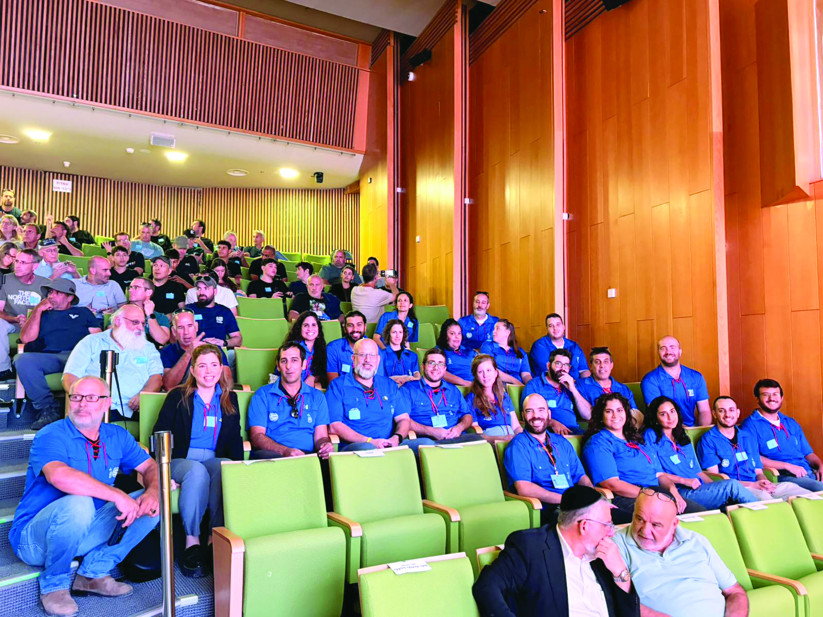 בני המושבים בכנס החירום למען ענף החלב הישראלי