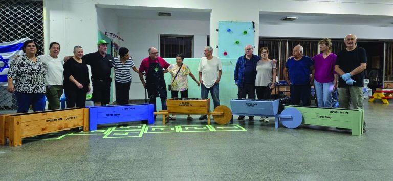 הותיקים של יואב עם האדניות