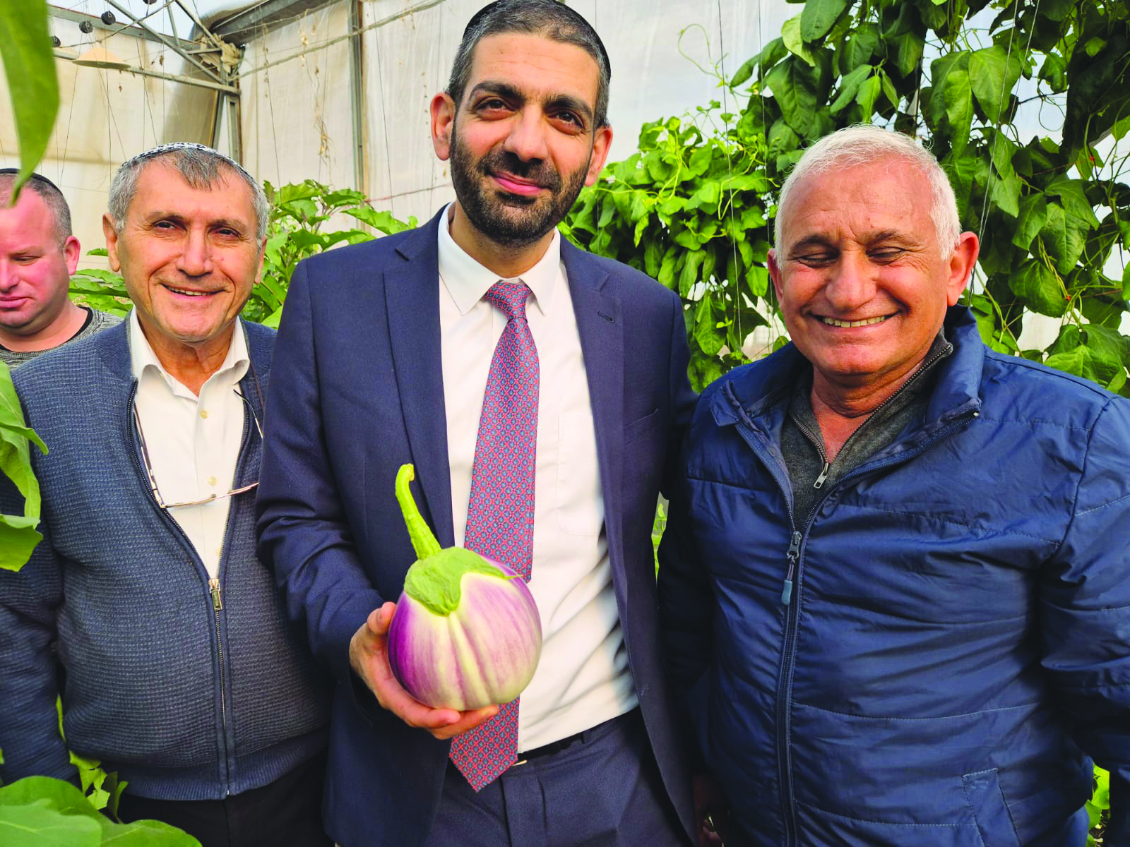 הפנים של החקלאות בעמק המעיינות ציון מארח מכובדים