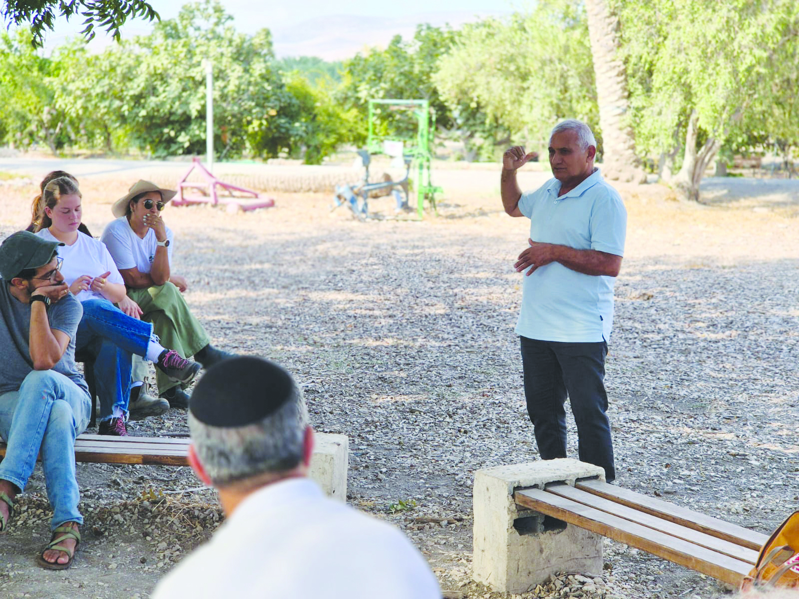ציון מדריך בני נוער במסגרת החווה החקלאית בחוות עדן