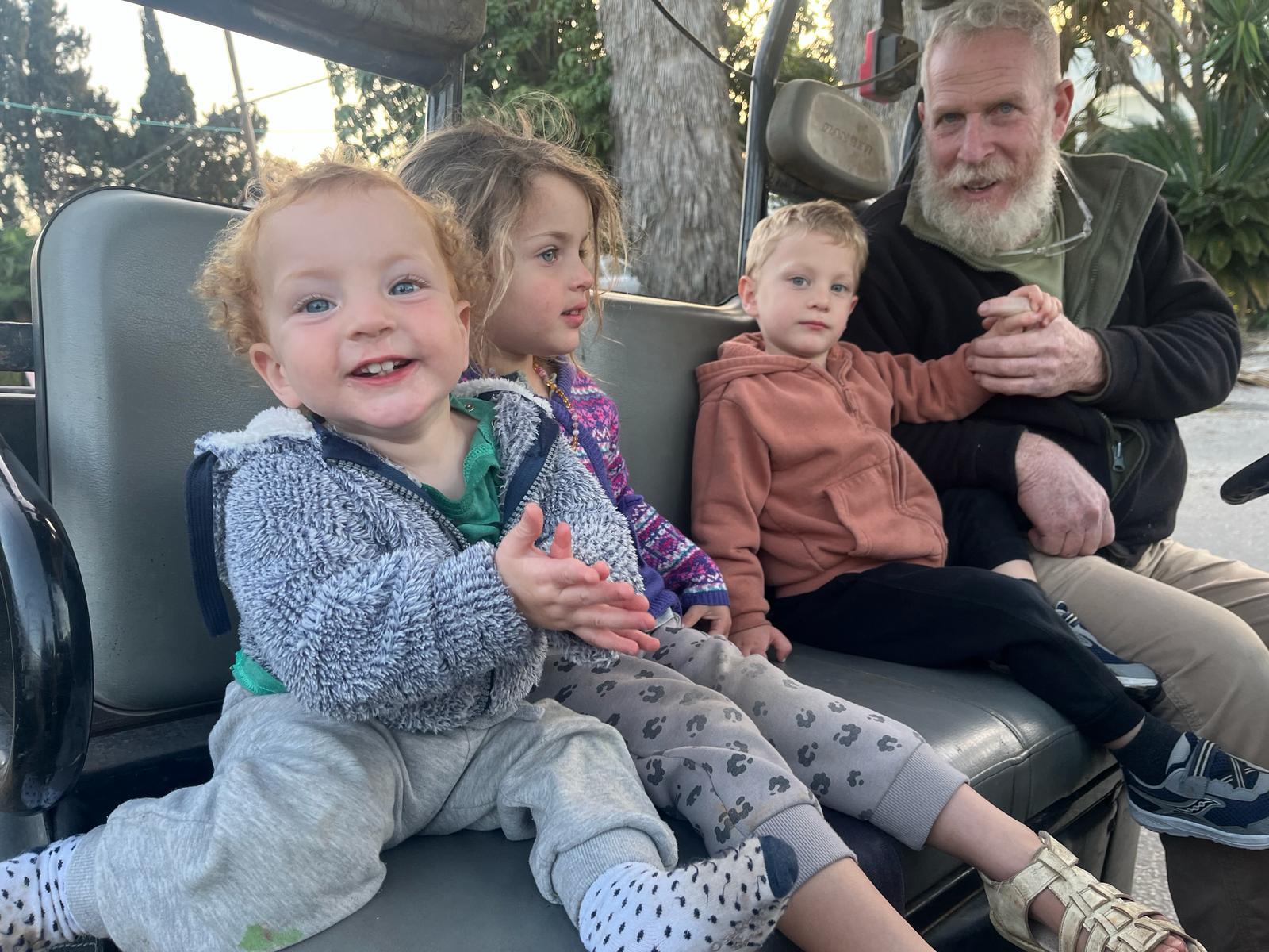 אושרי והנכדים טובה