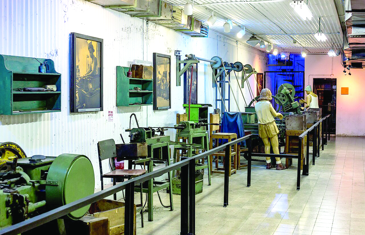 המכונות ששימשו לייצור כדורים במפעל דורון תלמי