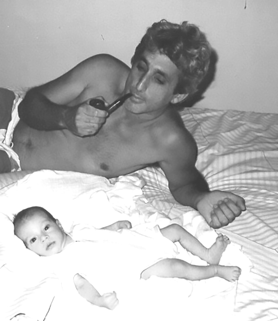 זמן קצר לפני הרצח אמנון פומרנץ ובנו התינוק (1)