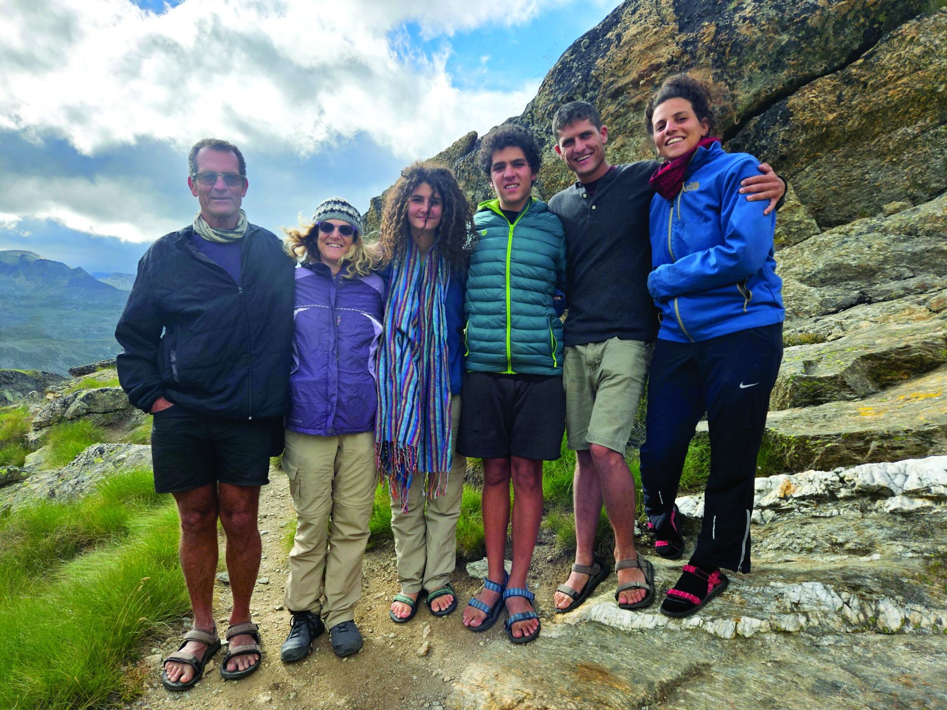 משפחת גלילי ממושב עידן בהרכב מלא שוחרי טבע מדבר ומרחבים אלבום משפחתי