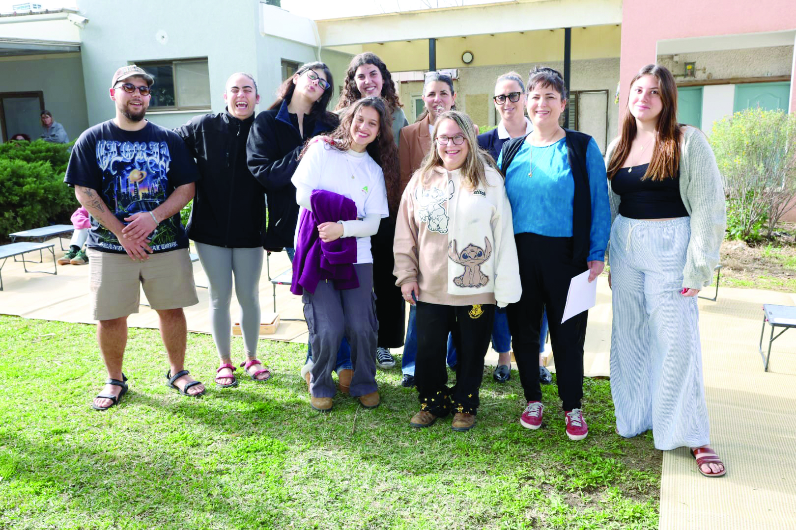 בכפר הצעירים ווהצעירות החדש בדברת