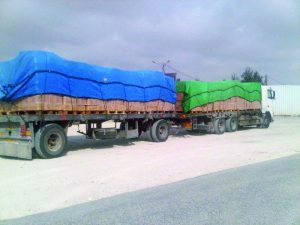 משאית עמווסת סחורות במעבר כרם שלום צילום דובר צהל