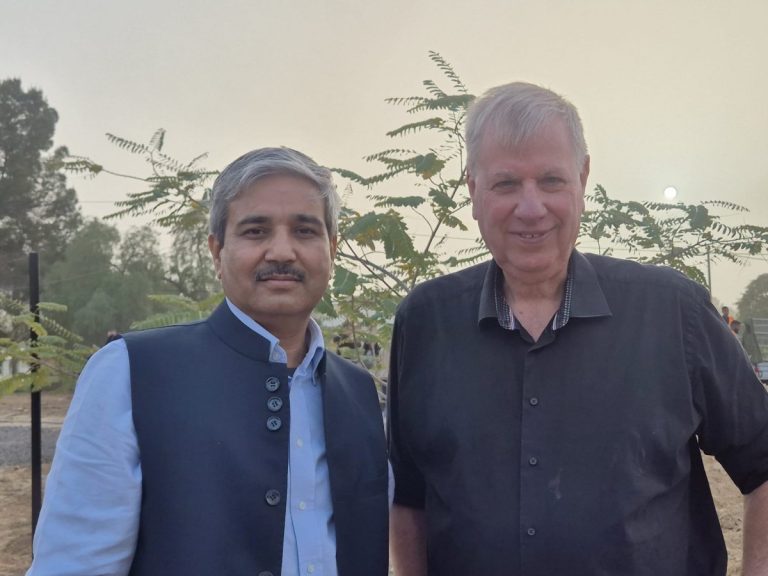 ניר זמיר ראש המועצה ב ני שמעון וגי פי סינג שגריר הודו בישראל באירוע צילום דנה שמח