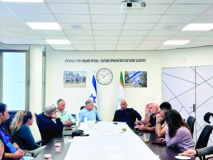 עמית יפרח ומטה התנועה במועצה האזורית לב השרון