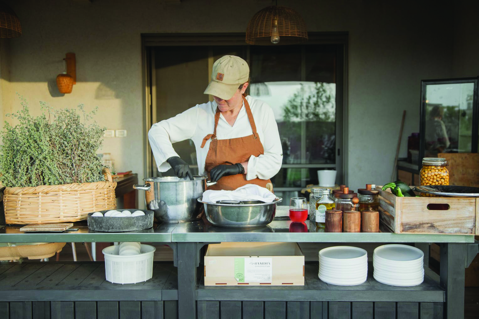 אלירז באחת מהסדנאות שלה צילום גבי גיל לוין