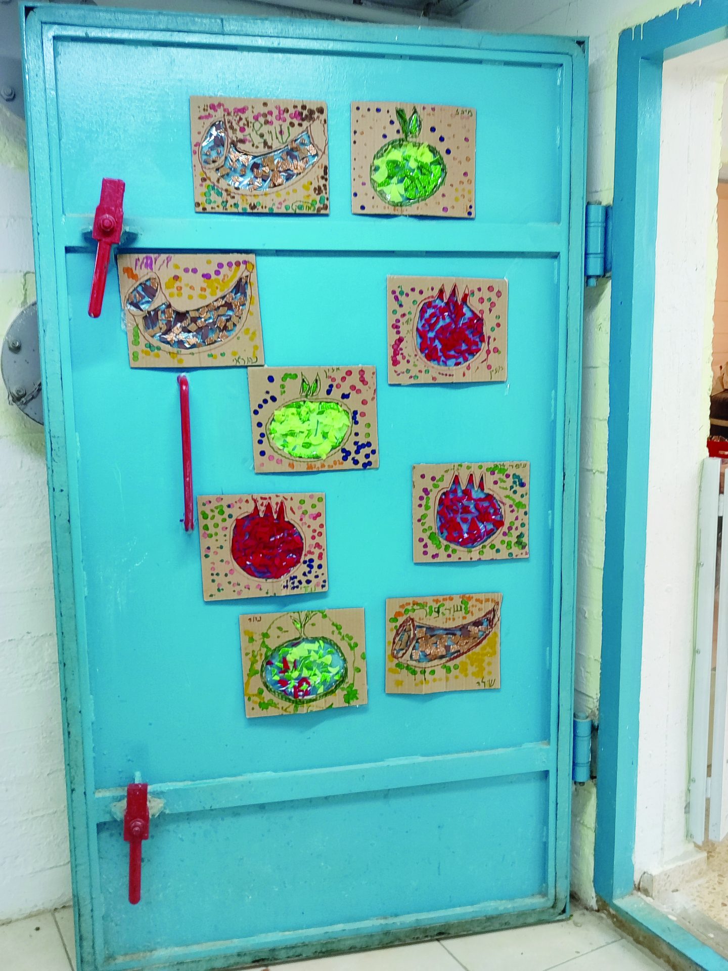 הכניסה לגן הילדים בכרם בן זמרה