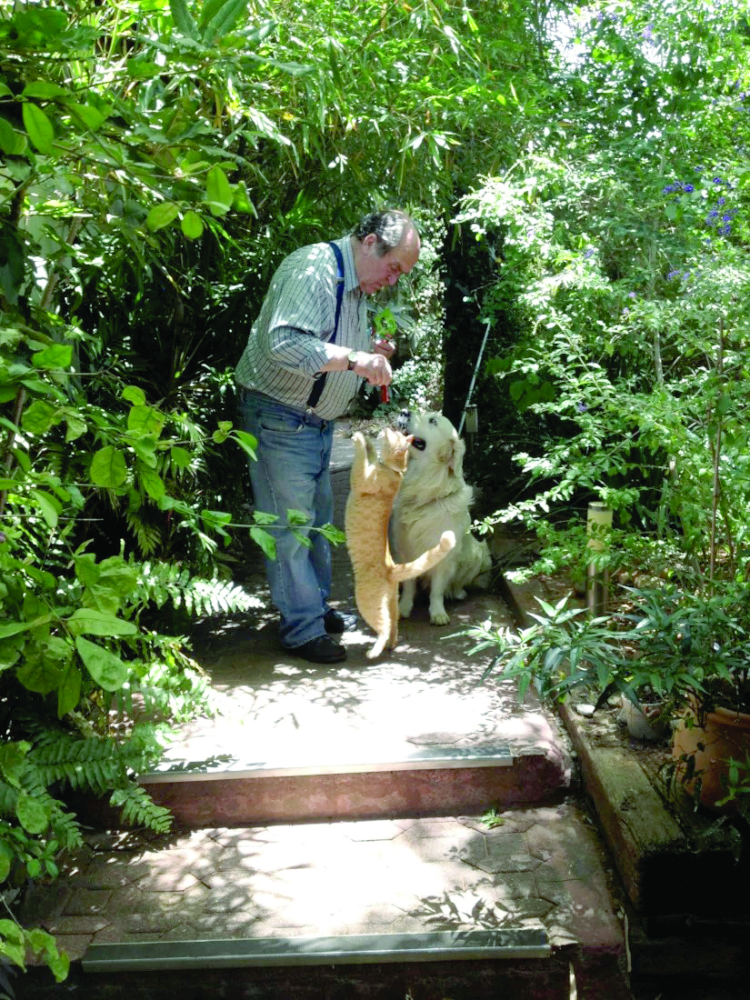 יצחק נוי בביתו בעדנים