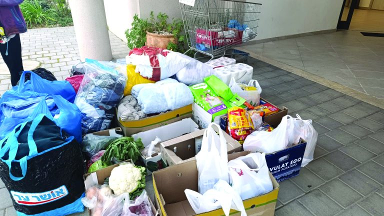 סיוע לתושבי זרזיר לאחר נפילת הטיל מתושבי עמק יזרעאל