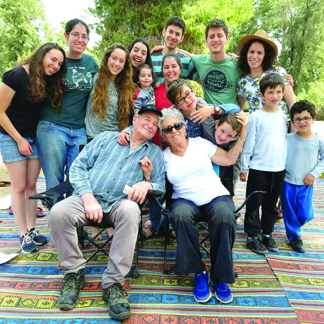 הקיסרים עם 13 נכדיהם. אלבום פרטי