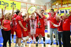 מועדון כדורעף הפועל מטה אשר עכו חוגג זכיה באליפות