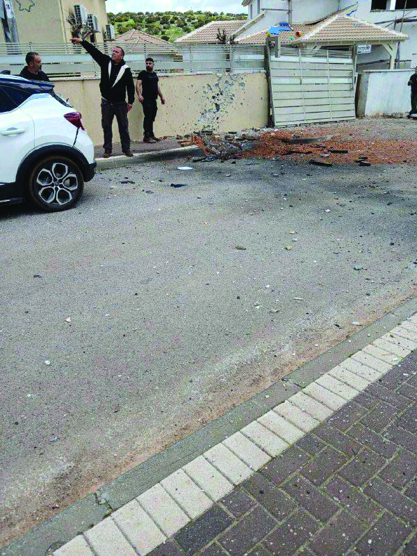 נפילת רקטה במוושב אביבים 31.3.26