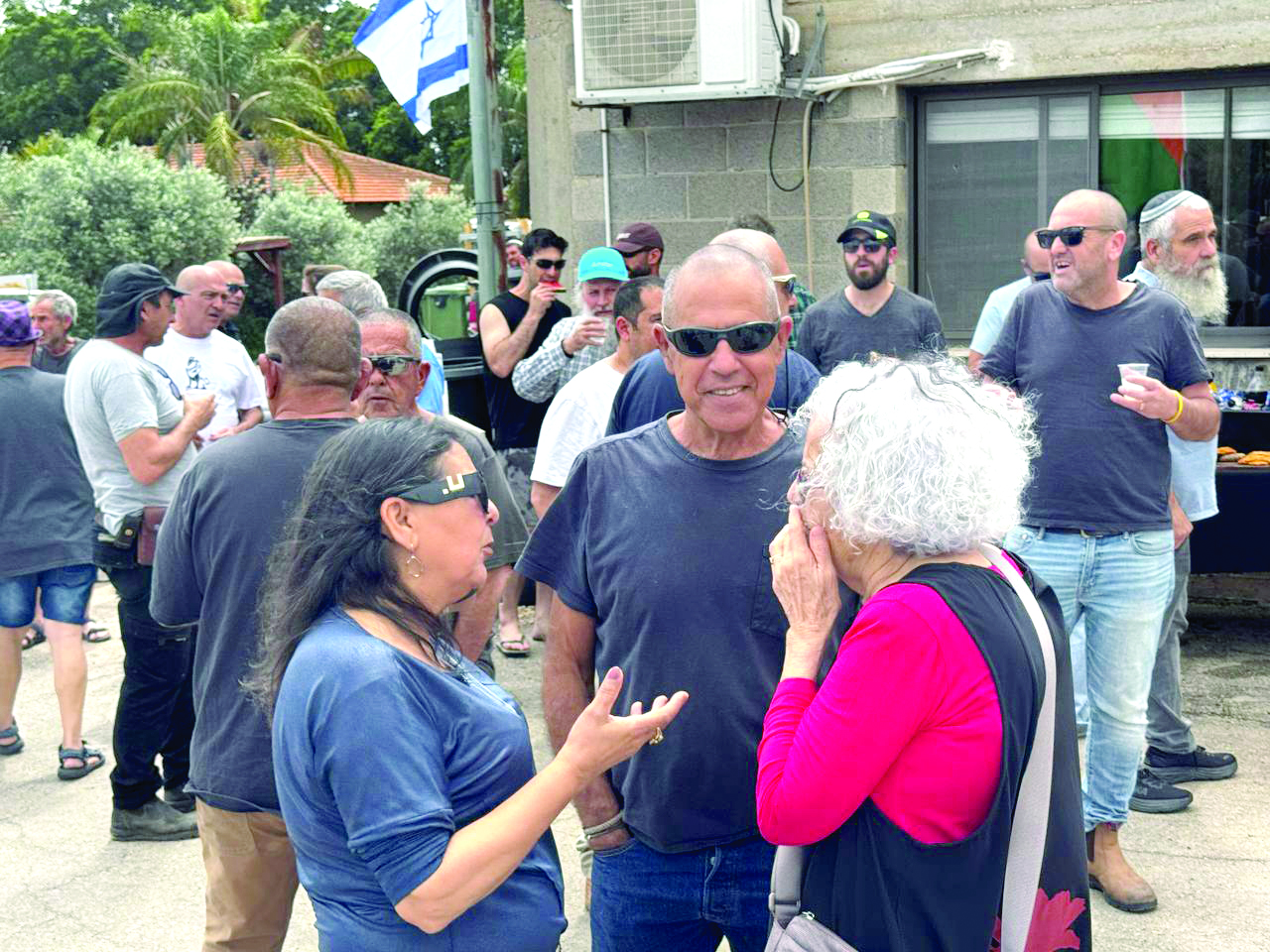 אנשי עד כאן הגיעו לביתה של מאוימת כדי לומר עד כאן לפרוטקשן