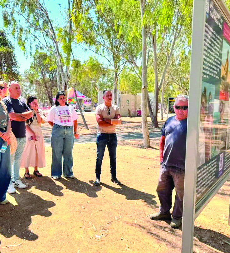 במהלך הסיור של עובדי המחלקה החקלאית ברשות האוכלוסין וההגירה בעוטף